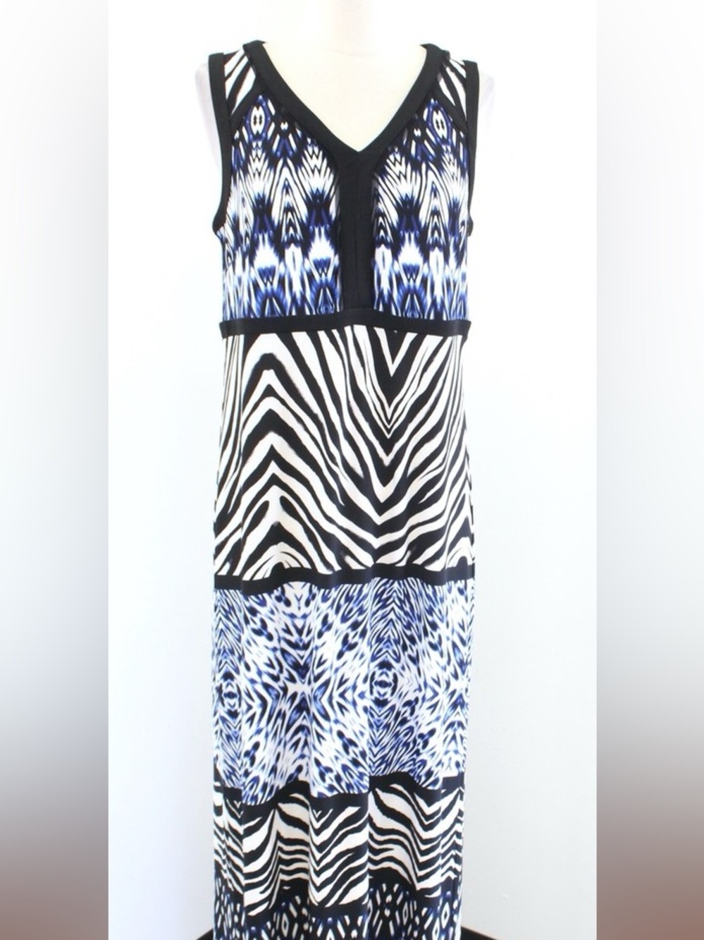 Elegant Blue and Black Maxi Dress Chico’s NWT with Beautiful pattern, no sleeves - Picture 10 of 10